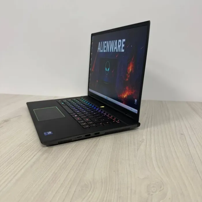 Ігровий ноутбук Dell Alienware m16 R2 / 16" (2560x1600) IPS / Intel Core Ultra 7 155H (16 (22) ядер по 1.4 - 4.8 GHz) / 16 GB DDR5 / 1000 GB SSD NVMe / nVidia GeForce RTX 4070, 8 GB GDDR6, 128-bit / WebCam б/в - зображення 5