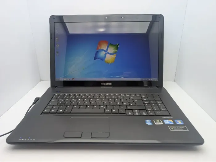 Ноутбук Medion Akoya P7618 / 17.3" (1600x900) TN / Intel Core i5-480M (2 (4) ядра по 2.66 - 2.93 GHz) / 6 GB DDR3 / 750 GB HDD / nVidia GeForce GT 540M, 1 GB GDDR3, 128-bit / WebCam / АКБ не тримає б/в - зображення 2