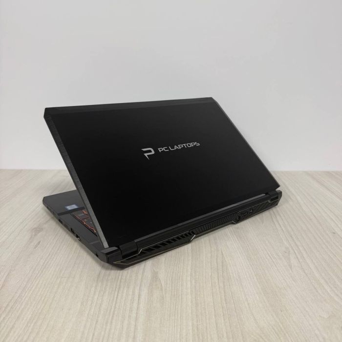 Ігровий ноутбук Б-класу Clevo P650RS-G / 15.6" (3840x2160) IPS / Intel Core i7-6820HK (4 (8) ядра по 2,7 - 3,6 ГГц) / 16 ГБ DDR4 / 512 ГБ SSD NVMe / nVidia GeForce GTX 1070, 8 ГБ GDDR5, 256-біт / WebCam б/в - зображення 6