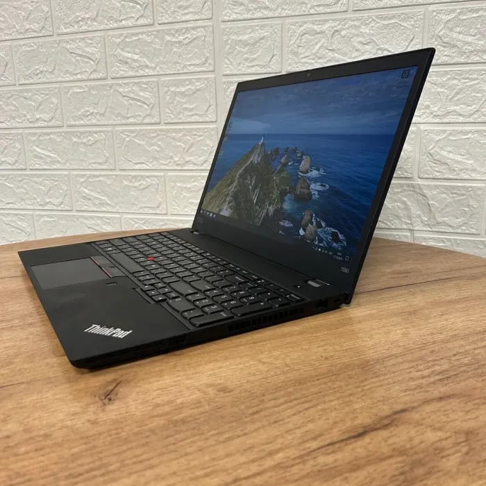 Ультрабук Б-клас Lenovo ThinkPad T590 / 15.6" (1920x1080) IPS / Intel Core i5-8365U (4 (8) ядра по 1.6 - 4.1 GHz) / 16 GB DDR4 / 250 GB SSD / Intel UHD Graphics / WebCam б/в - зображення 5