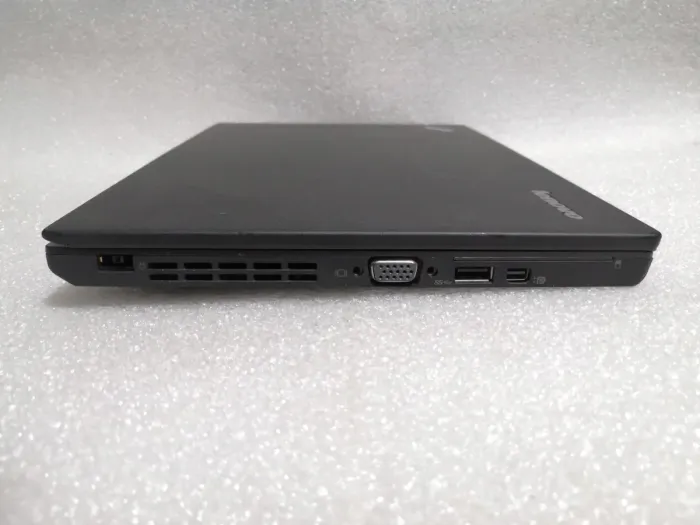 Нетбук Lenovo ThinkPad X250 / 12.5" (1366x768) TN / Intel Core i3-5010U (2 (4) ядра по 2.1 GHz) / 4 GB DDR3 / 128 GB SSD / Intel HD Graphics 5500 / WebCam / Два АКБ / Windows 10 Home б/в - зображення 5