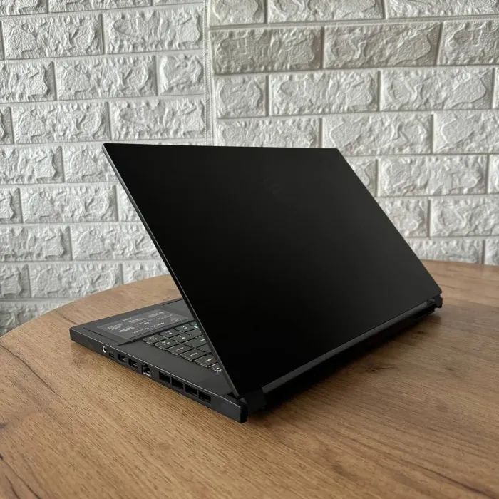 Ігровий ноутбук Б-клас MSI GS66 Stealth 10UE / 15.6" (1920x1080) IPS / Intel Core i7-10750H (6 (12) ядер по 2.6 - 5.0 GHz) / 16 GB DDR4 / 1000 GB SSD / nVidia GeForce RTX 3060, 6 GB GDDR6, 192-bit / WebCam б/в - зображення 6