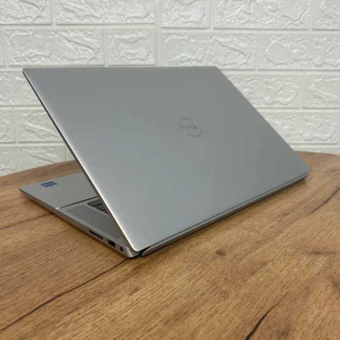 Ноутбук Б-клас Dell Inspiron 16 5620 / 16" (1920x1200) IPS / Intel Core i7-1255U (10 (12) ядер по 1.7 - 4.7 GHz) / 16 GB DDR4 / 1000 GB SSD / Intel Iris Xe Graphics / WebCam б/у - зображення 6