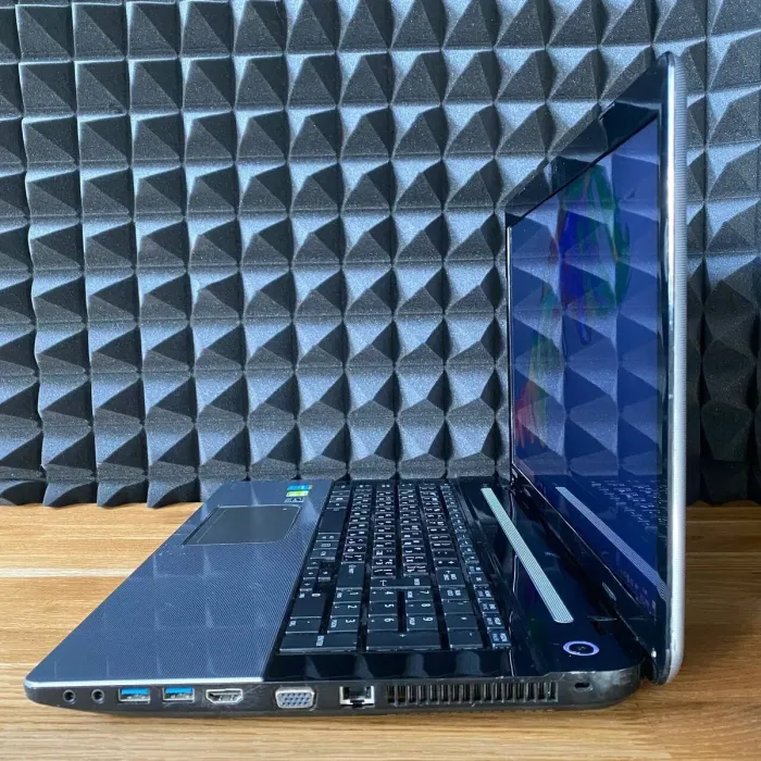 Ноутбук Toshiba Satellite L670 / 17.3" (1600x900) TN / Intel Core i7-4700MQ (4 (8) ядра по 2.4 - 3.4 GHz) / 16 GB DDR3 / 240 GB SSD / nVidia GeForce GT 740M, 2 GB GDDR3, 64-bit / WebCam / DVD-ROM б/в - зображення 6