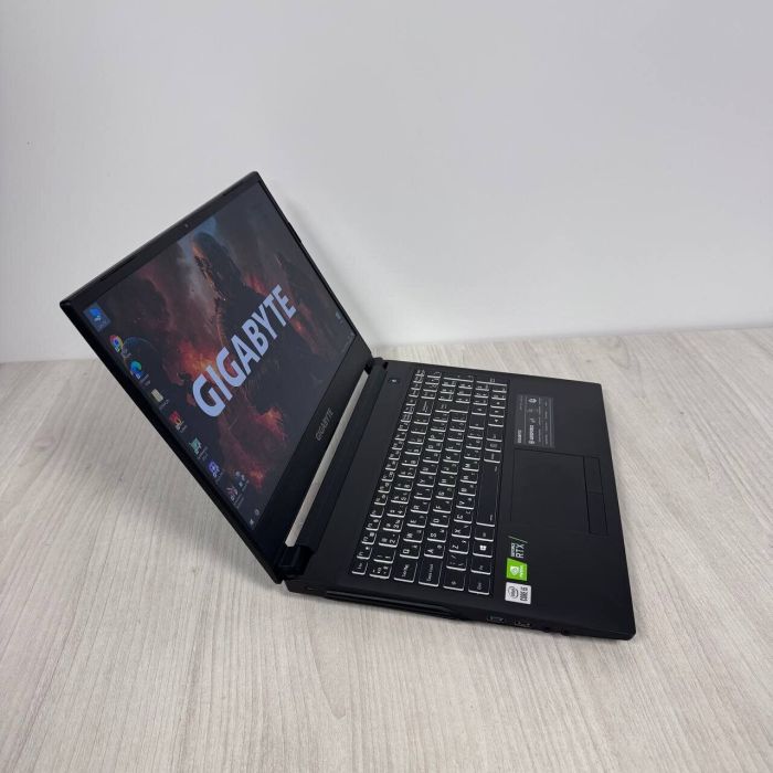 Ігровий ноутбук Б-класу Gigabyte G5 KC / 15,6" (1920x1080) IPS / Intel Core i5-10500H (6 (12) ядер по 2,5 - 4,5 ГГц) / 16 ГБ DDR4 / 512 ГБ SSD NVMe / nVidia GeForce RTX 3060, 6 ГБ GDDR6, 192-біт / WebCam б/в - зображення 4