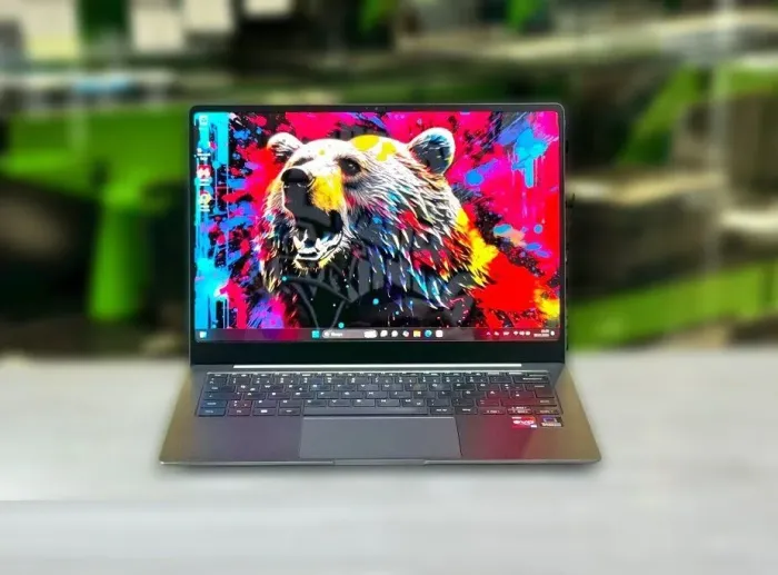 Ультрабук Samsung Galaxy Book 3 NP940XFG / 14" (2880x1800) OLED / Intel Core i7-1360P (12 (16) ядер по 2.2 - 5.0 GHz) / 16 GB DDR5 / 512 GB SSD M.2 / Intel Iris Xe Graphics / WebCam / Win 11 Home б/в - зображення 2