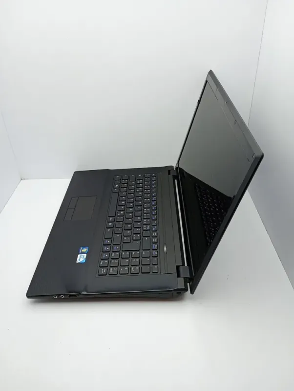 Ноутбук Asus Terra 1748 / 17.3" (1600x900) TN / Intel Pentium B950 (2 ядра по 2.1 GHz) / 6 GB DDR3 / 750 GB HDD / Intel HD Graphics / WebCam б/в - зображення 6