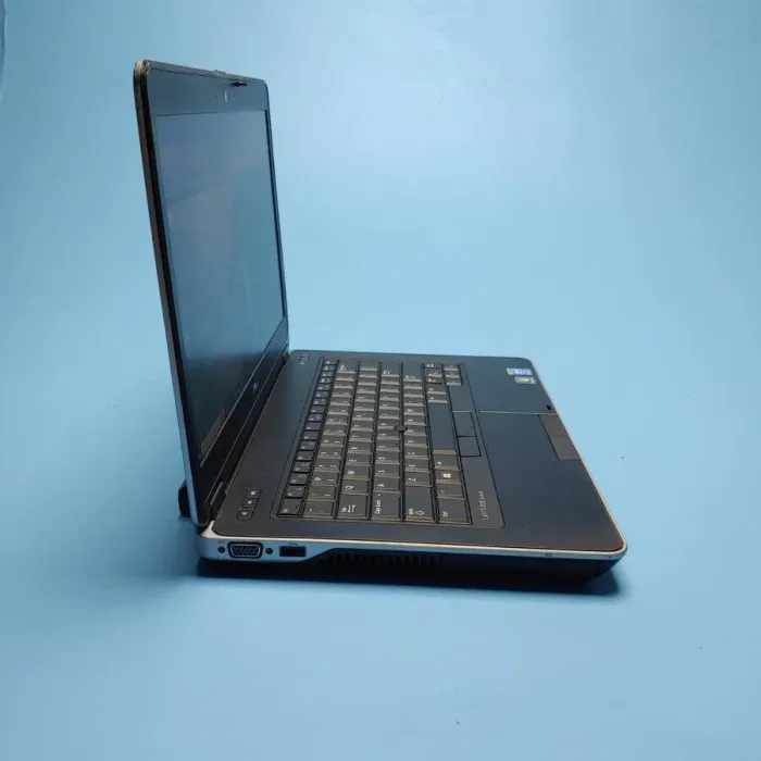 Ноутбук Б-клас Dell Latitude E6440 / 14" (1600x900) TN / Intel Core i5-4300M (2 (4) ядра по 2.6 - 3.3 GHz) / 8 GB DDR3 / 256 GB SSD / Intel HD Graphic 4600 / WebCam / DVD-ROM / Win 10 Pro б/в - зображення 4