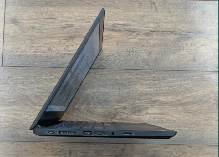 Ультрабук Lenovo ThinkPad T490 / 14" (1920x1080) IPS / Intel Core i5-8365U (4 (8) ядра по 1.6 - 4.1 GHz) / 16 GB DDR4 / 256 GB SSD / Intel UHD Graphics 630 / WebCam / Win 10 Pro б/в - зображення 4