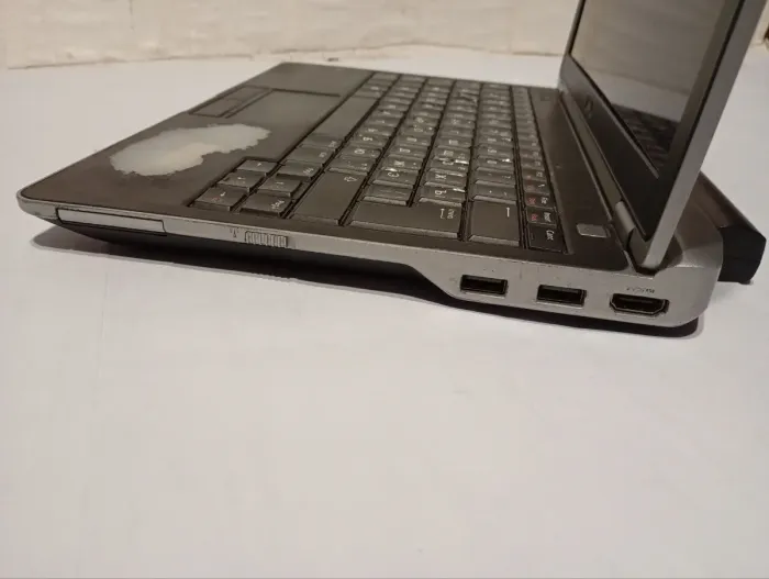 Нетбук Б-клас Dell Latitude E6230 / 12.5" (1366x768) TN / Intel Core i5-3340M (2 (4) ядра по 2.7 - 3.4 GHz) / 4 GB DDR3 / 64 GB SSD / Intel HD Graphics 4000 / WebCam б/в - зображення 6