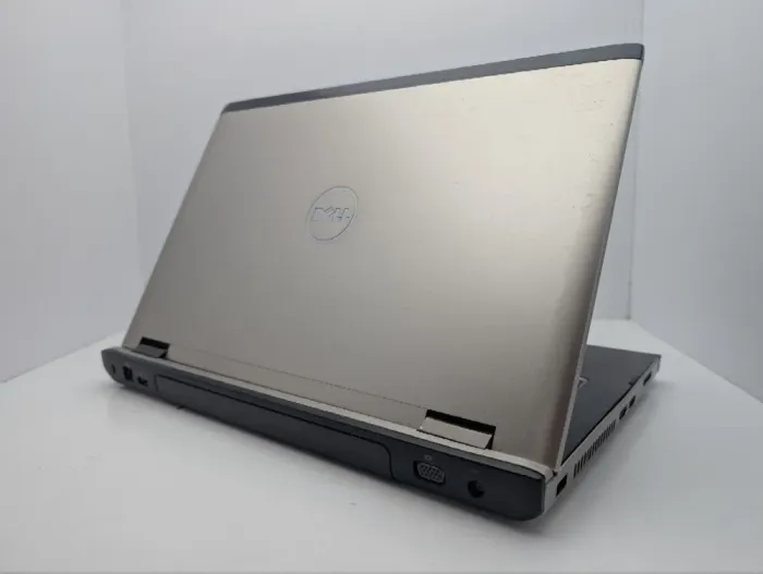 Ноутбук Dell Vostro 3550 / 15.6" (1366x768) TN / Intel Core i5-2410M (2 (4) ядра по 2.3 - 2.9 GHz) / 8 GB DDR3 / 240 GB SSD / Intel HD Graphics 3000 / WebCam / DVD-ROM / АКБ не тримає б/в - зображення 8