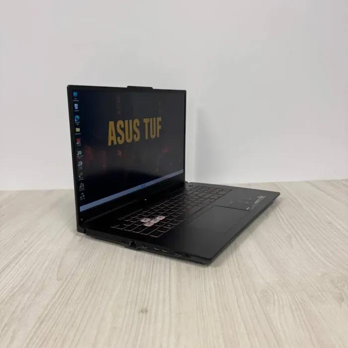 Ігровий ноутбук Asus TUF Gaming A17 FA707RE / 17.3" (1920x1080) IPS / AMD Ryzen 7 6800H (8 (16) ядер по 3.2 - 4.7 GHz) / 16 GB DDR5 / 512 GB SSD NVMe / nVidia GeForce RTX 3050 Ti, 4 GB GDDR6, 128-bit / WebCam б/в - зображення 4