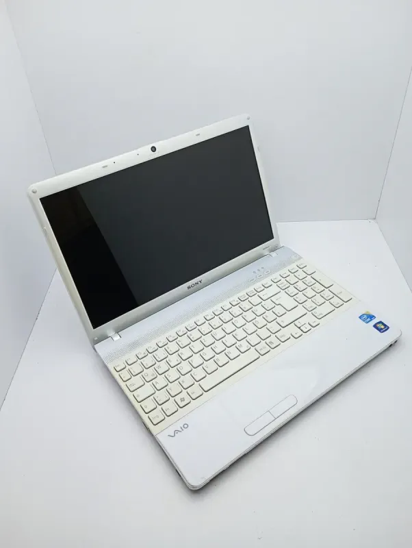 Ноутбук Sony VPC156 / 15.6" (1366x768) TN / Intel Core i3-350M (2 (4) ядра по 2.26 GHz) / 6 GB DDR3 / 320 GB HDD / Intel HD Graphics / WebCam б/в - зображення 3