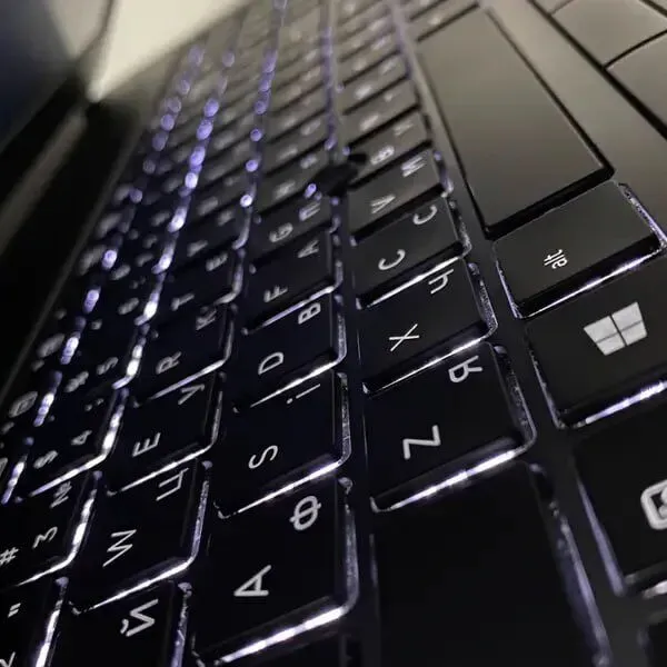 Мобільна робоча станція HP zBook 15 G3 / 15.6" (1920x1080) IPS / Intel Core i7-6820HQ (4 (8) ядра по 2.7 - 3.6 GHz) / 16 GB DDR4 / 512 GB SSD / nVidia Quadro M1200, 4 GB GDDR5, 256-bit / Fingerprint / WebCam б/в - зображення 6