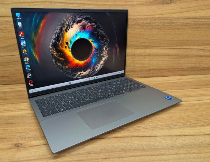 Ноутбук Dell Vostro 5620 / 16" (1920x1080) IPS / Intel Core i5-1240P (12 (16) ядер по 3.3 - 4.4 GHz) / 16 GB DDR4 / 480 GB SSD / Intel Iris Xe Graphics / WebCam / Windows 11 б/в - зображення 4