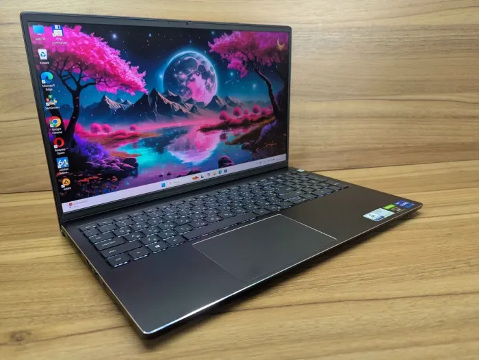 Ігровий ноутбук Dell Vostro 15 7510 / 15.6" (1920x1080) IPS / Intel Core i7-11800H (8 (16) ядер по 2.3 - 4.6 GHz) / 16 GB DDR4 / 512 GB SSD / nVidia GeForce RTX 3050, 4 GB GDDR6, 128-bit / WebCam / Fingerprint / Windows 11 б/в - зображення 4