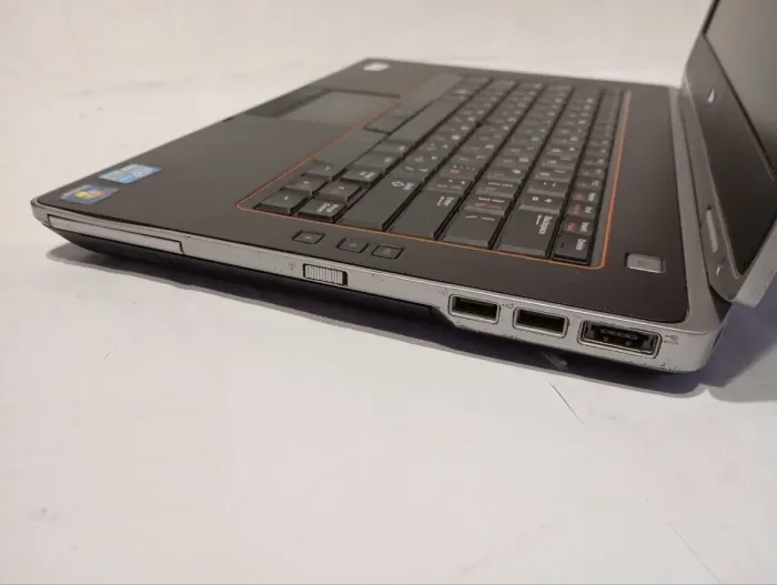 Ноутбук Б-клас Dell Latitude E6420 / 14" (1366x768) TN / Intel Core i5-2520M (2 (4) ядер по 2.5 - 3.2 GHz) / 8 GB DDR3 / 500 GB HDD / Intel HD Graphics 3000 / WebCam / DVD-RW / АКБ не держит б/в - зображення 5