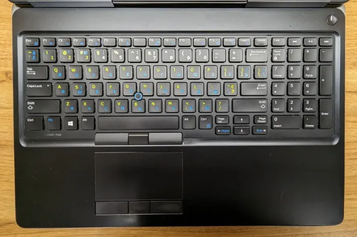 Мобільна робоча станція Б-клас Dell Precision 7510 / 15.6" (1920x1080) IPS / Intel Core i7-6820HQ (4 (8) ядра по 2.7 - 3.6 GHz) / 16 GB DDR4 / 512 GB SSD / nVidia Quadro M1000M, 2 GB DDR3, 128-bit / WebCam / Windows 10 б/в - зображення 3