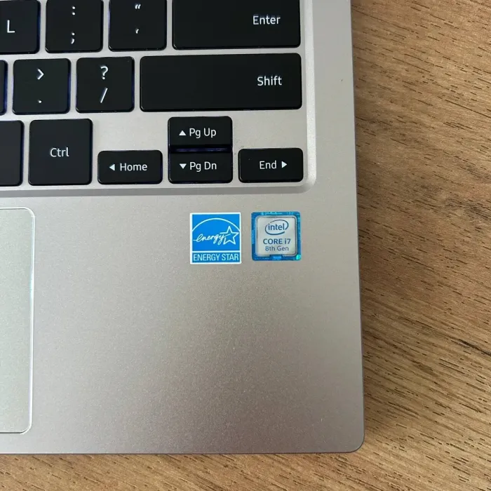 Ультрабук-трансформер Samsung NP930MBE-K05US / 13.3" (1920x1080) IPS Touch / Intel Core i7-8565U (4 (8) ядра по 1.8 - 4.6 GHz) / 16 GB DDR4 / 256 GB SSD / Intel UHD Graphics / WebCam б/в - зображення 9