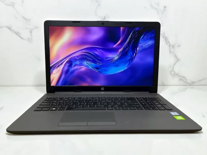 Ноутбук HP 250 G7 / 15.6" (1920x1080) TN / Intel Core i3-7020U (2 (4) ядра по 2.3 GHz) / 8 GB DDR4 / 256 GB SSD / Intel HD Graphics 620 / WebCam б/в - зображення 2