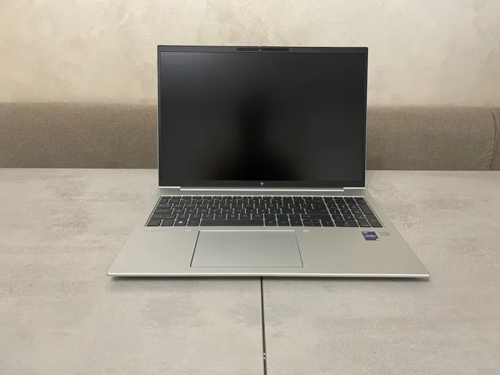 Ультрабук HP EliteBook 860 G10 / 16" (1920x1200) IPS / Intel Core i7-1365U (10 (12) ядер по 1.8 - 5.2 GHz) / 32 GB DDR5 / 512 GB SSD M.2 / Intel Iris Xe Graphics / WebCam б/в - зображення 3