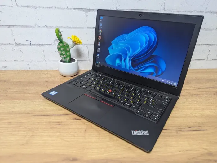 Ноутбук Б-клас Lenovo ThinkPad L380 / 13.3" (1366x768) TN / Intel Core i3-8130U (2 (4) ядра по 2.2 - 3.4 GHz) / 16 GB DDR4 / 128 GB SSD / Intel UHD Graphics 620 / WebCam б/в - зображення 5