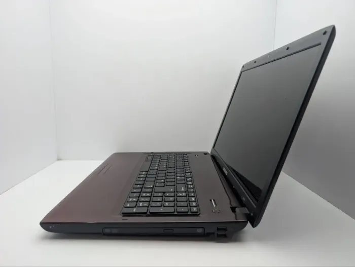 Ноутбук Samsung R780 / 17.3" (1600x900) TN / Intel Core i3-350M (2 (4) ядра по 2.2 GHz) / 6 GB DDR3 / 500 GB HDD / nVidia GeForce GT 330M, 1 GB GDDR3, 128-bit / WebCam / DVD-ROM б/в - зображення 5