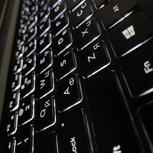 Мобільна робоча станція Dell Precision 5520 / 15.6" (3840x2160) IPS Touch / Intel Xeon E3-1505M v6 (4 (8) ядра по 3.0 - 4.0 GHz) / 16 GB DDR4 / 512 GB SSD / nVidia Quadro M1200, 4 GB GDDR5, 256-bit / HDMI б/в - зображення 6