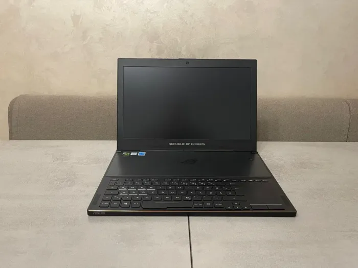 Ігровий ноутбук Asus ROG Zephyrus GX501VI-GZ020T / 15.6" (1920x1080) IPS / Intel Core i7-7700HQ (4 (8) ядра по 2,8 - 3,8 ГГц) / 16 ГБ DDR4 / 1000 ГБ SSD M.2 / nVidia GeForce GTX 1080 Max-Q, 8 ГБ GDDR5X, 256-біт / WebCam б/в - зображення 3