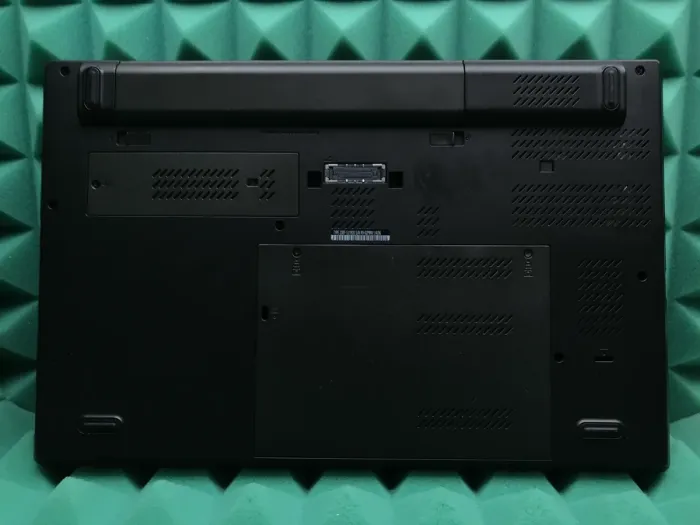 Ноутбук Lenovo ThinkPad T540p / 15.6" (1366x768) TN / Intel Core i5-4300M (2 (4) ядра по 2.6 - 3.3 GHz) / 4 GB DDR3 / 180 GB SSD / Intel HD Graphics 4600 / WebCam / DVD-RW / Fingerprint / miniDP б/в - зображення 6