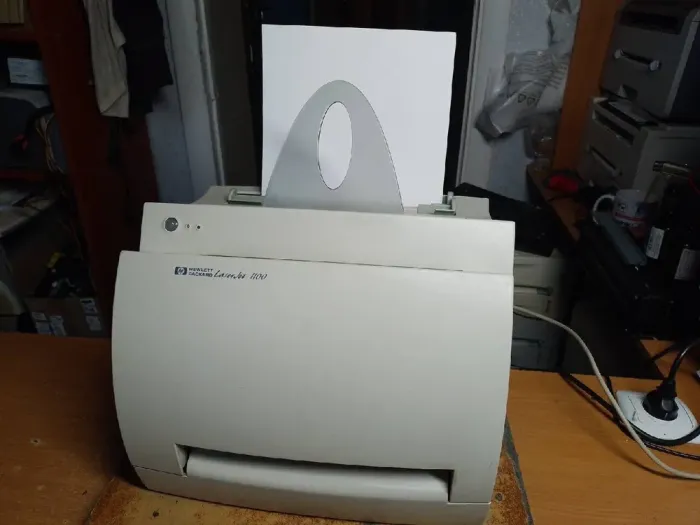 Принтер HP LaserJet 1100 / лазерний монохромний друк / 600x600 dpi / А4 / 8 стор./хв. / LPT б/в - зображення 2