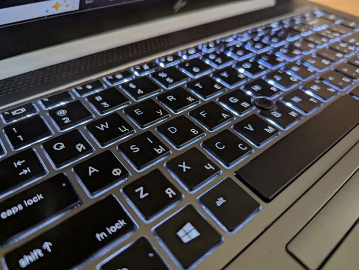 Мобільна робоча станція HP zBook 14u G6 / 14" (1920x1080) IPS / Intel Core i7-8565U (4 (8) ядра по 1.8 - 4.6 GHz) / 16 GB DDR4 / 512 GB SSD / AMD Radeon Pro WX 3200, 4 GB GDDR5, 128-bit / WebCam / TouchID / Windows 10 б/в - зображення 6