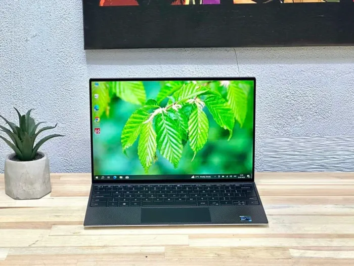 Ультрабук Dell XPS 13 9310 / 13.3" (3840x2400) IPS Touch / Intel Core i7-1185G7 (4 (8) ядра по 3.0 - 4.8 GHz) / 16 GB DDR4 / 1000 GB SSD / Intel Iris Xe Graphics / WebCam б/в - зображення 1