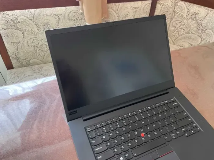 Робоча станція Lenovo ThinkPad P1 / 15.6" (1920x1080) IPS / Intel Core i7-8750H (6 (12) ядер по 2.2 - 4.1 GHz) / 16 GB DDR4 / 256 GB SSD / nVidia Quadro P1000, 4 GB GDDR5, 128-bit / WebCam б/в - зображення 5