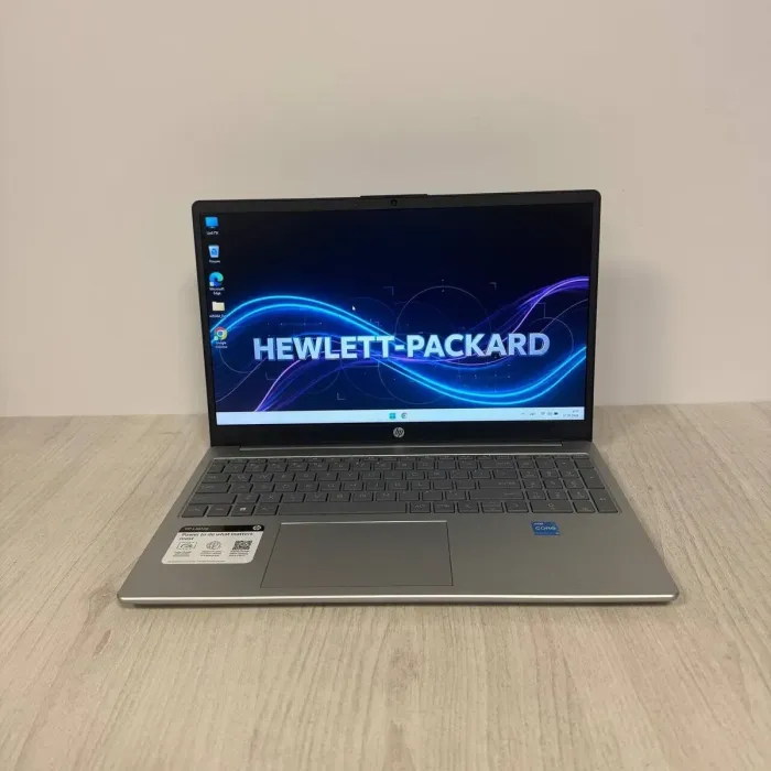 Ультрабук HP 15-fd0445nr / 15.6" (1366x768) TN / Intel Core i5-1235U (10 (12) ядер 3.3 - 4.4 GHz) / 8 GB DDR4 / 256 GB SSD / Intel Iris Xe Graphics / WebCam б/в - зображення 2