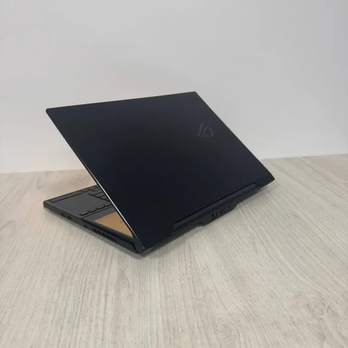 Ігровий ноутбук Asus ROG Zephyrus Duo 15Se GX551QS / 15,6” (3840×2160) IPS / AMD Ryzen 9 5900HX (8 (16) ядер по 3,3 - 4,6 ГГц) / 32 ГБ DDR4 / 1000 ГБ SSD / nVidia GeForce RTX 3080, 16 ГБ GDDR6, 256-біт б/в - зображення 6