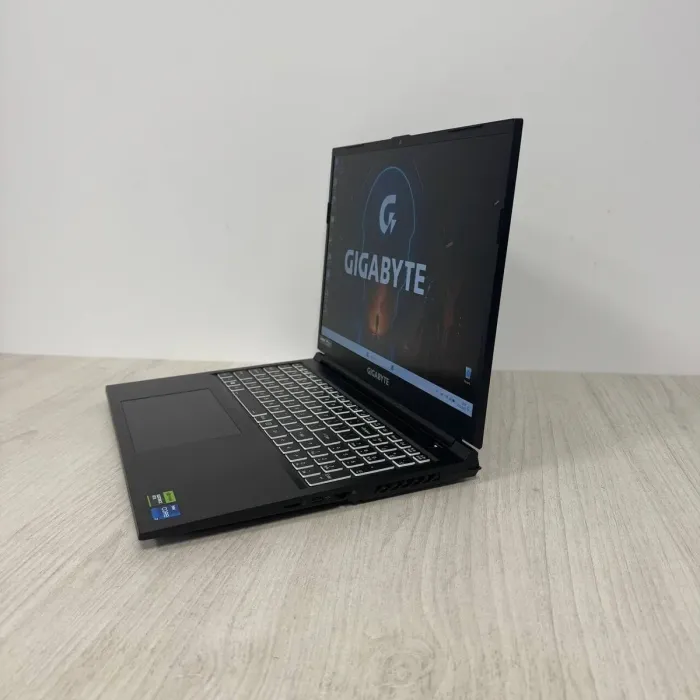 Ігровий ноутбук Б-клас Gigabyte G6 KF / 16" (1920x1200) IPS / Intel Core i7-13620H (10 (16) ядер по 3,6 - 4,9 ГГц) / 16 ГБ DDR4 / 1000 ГБ SSD / nVidia GeForce RTX 4060, 8 ГБ GDDR6, 128-bit / WebCam б/в - изображение 6
