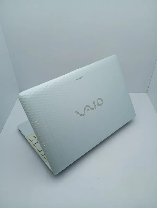 Ноутбук Sony VP156 / 15.6" (1366x768) TN / Intel Core i3-2330M (2 (4) ядра по 2.2 GHz) / 6 GB DDR3 / 500 GB HDD / nVidia GeForce 410M, 1 GB GDDR3, 64-bit / WebCam б/в - зображення 8