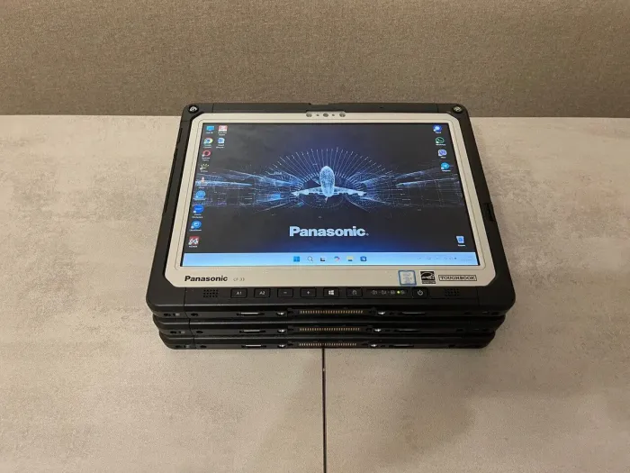 Захищений планшет Panasonic Toughbook CF-33 / 12" (2160x1440) IPS Touch / Intel Core i5-7300U (2 (4) ядра по 2.6 - 3.5 GHz) / 8 GB DDR3 / 128 GB SSD / Intel HD Graphics 620 / WebCam / Стилус / Два АКБ / Без клавіатури б/в - зображення 2