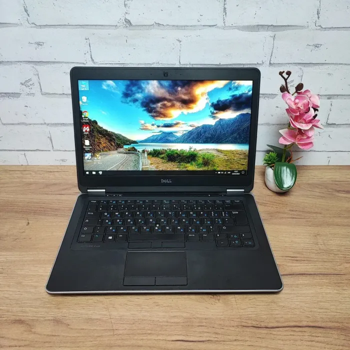 Ноутбук Б-клас Dell Latitude E7440 / 14" (1920x1080) TN / Intel Core i5-4300U (2 (4) ядра по 1.9 - 2.9 GHz) / 8 GB DDR3 / 256 GB SSD / Intel HD Graphics 4400 / WebCam б/в - зображення 2