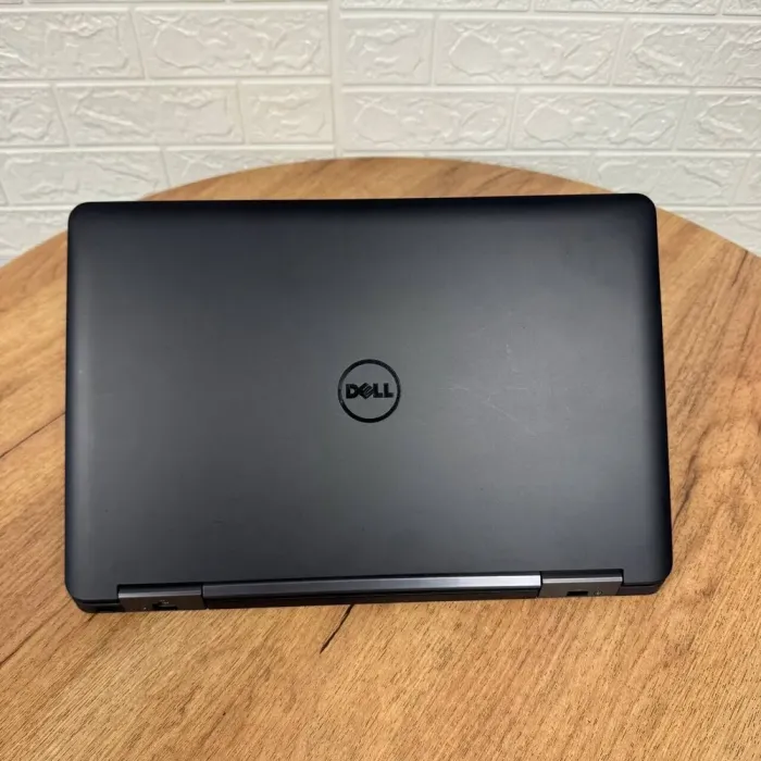 Ноутбук Dell Latitude E5540 / 15.6" (1920x1080) TN / Intel Core i7-4600U (2 (4) ядра по 2.1 - 3.3 GHz) / 8 GB DDR3 / 256 GB SSD / nVidia GeForce GT 720M, 2 GB DDR3, 64-bit / WebCam б/в - зображення 3