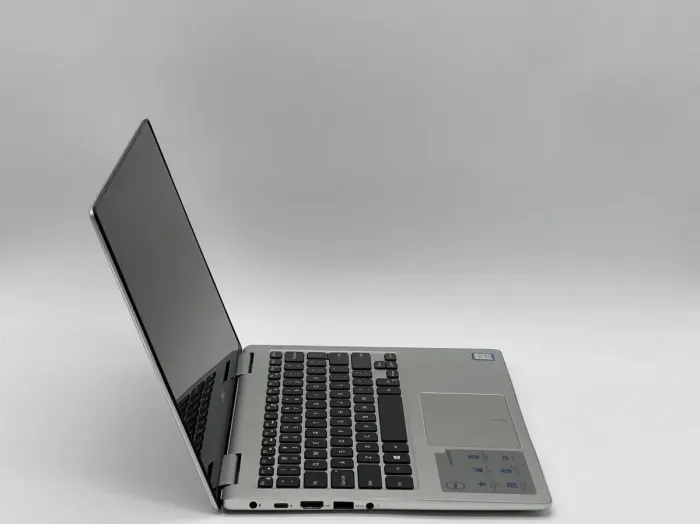 Ультрабук Dell Inspiron 13 7370 / 13.3" (1920x1080) IPS Touch / Intel Core i5-8250U (4 (8) ядра по 1.6 - 3.4 GHz) / 8 GB DDR4 / 240 GB SSD / Intel UHD Graphics 620 / WebCam б/в - зображення 3