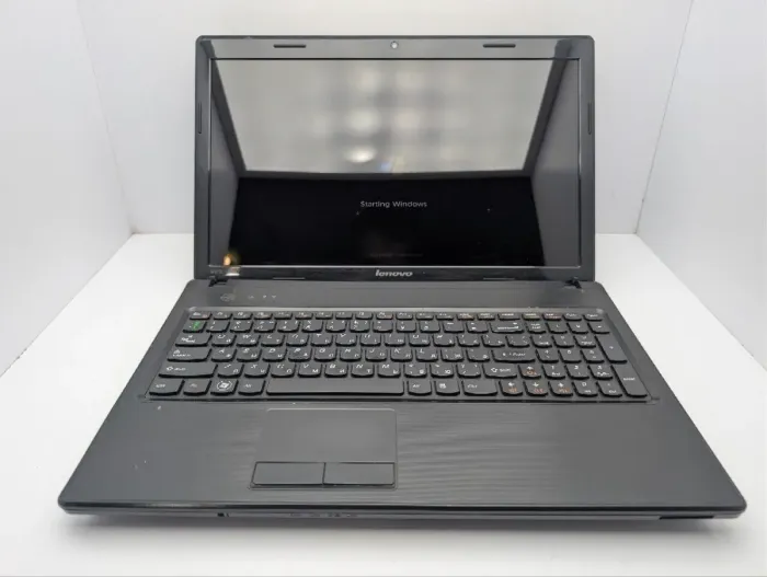 Ноутбук Lenovo G570 / 15.6" (1366x768) TN / Intel Core i3-2310M (2 (4) ядра по 2.1 GHz) / 8 GB DDR3 / 500 GB HDD / AMD Radeon HD 6370M, 1 GB GDDR3, 64-bit / WebCam / DVD-ROM б/в - зображення 3