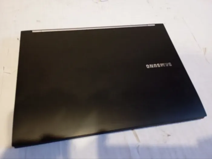 Нетбук Б-класс Samsung NP400B2B / 12.5" (1366x768) TN / Intel Core i5-2450M (2 (4) ядра по 2.5 - 3.1 GHz) / 8 GB DDR3 / 500 GB HDD / Intel HD Graphics 3000 / WebCam б/в - зображення 8