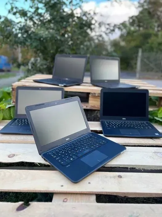 Ультрабук Dell Latitude 3380 / 13.3" (1366x768) TN / Intel Core i3-6006U (2 (4) ядра по 2.0) / 8 GB DDR4 / 128 GB SSD / Intel HD Graphics 520 / WebCam / Win 10 Pro б/в - зображення 4