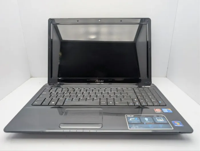 Ноутбук Asus A52J / 17.3" (1600x900) TN / Intel Core i3-350M (2 (4) ядра по 2.2 GHz) / 6 GB DDR3 / 500 GB HDD / AMD Radeon HD 5470M, 1 GB GDDR3, 64-bit / WebCam / DVD-ROM б/в - зображення 3