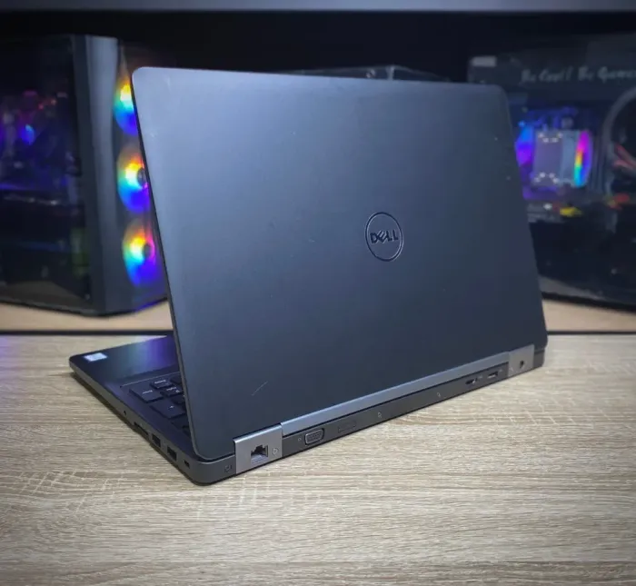 Мобільна робоча станція Dell Precision 3510 / 15.6" (1920x1080) TN / Intel Core i7-6820HQ (4 (8) ядра по 2.7 - 3.6 GHz) / 8 GB DDR4 / 256 GB SSD / AMD Radeon R9 M360, 2 GB GDDR5, 128-bit / WebCam б/в - зображення 6