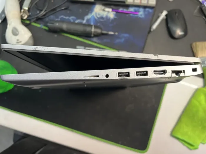 Ультрабук Б-клас Dell Latitude 5520 / 15.6" (1366x768) TN / Intel Core i5-1145G7 (4 (8) ядра по 2.6 - 4.4 GHz) / 8 GB DDR4 / 240 GB SSD / Intel Iris Xe Graphics / WebCam б/в - зображення 3