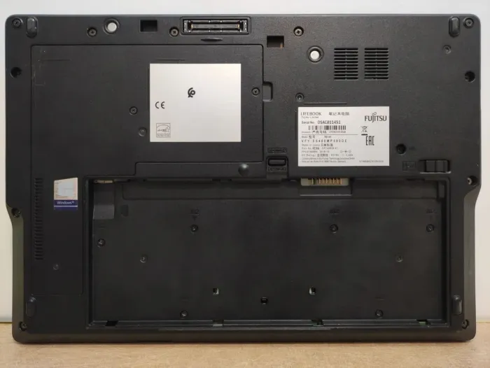 Ноутбук Fujitsu LifeBook E548 / 14" (1920x1080) TN / Intel Core i5-8250U (4 (8) ядра по 1.6 - 3.4 GHz) / 16 GB DDR4 / 256 GB SSD M.2 / Intel UHD Graphics 620 / WebCam / АКБ не тримає б/в - зображення 7