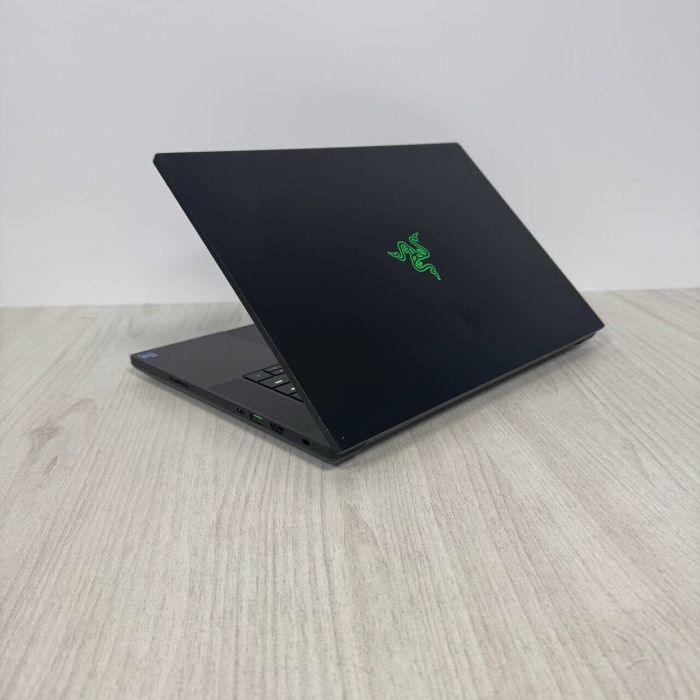 Ігровий ноутбук Razer Blade 16 RZ09-0510 / 16" (2560x1600) IPS / Intel Core i9-14900HX (24 (32) ядра по 2,2 - 5,7 ГГц) / 32 ГБ DDR5 / 2000 ГБ SSD NVMe / nVidia GeForce RTX 4090, 16 ГБ GDDR6, 256-біт / Веб-камера б/в - изображение 8